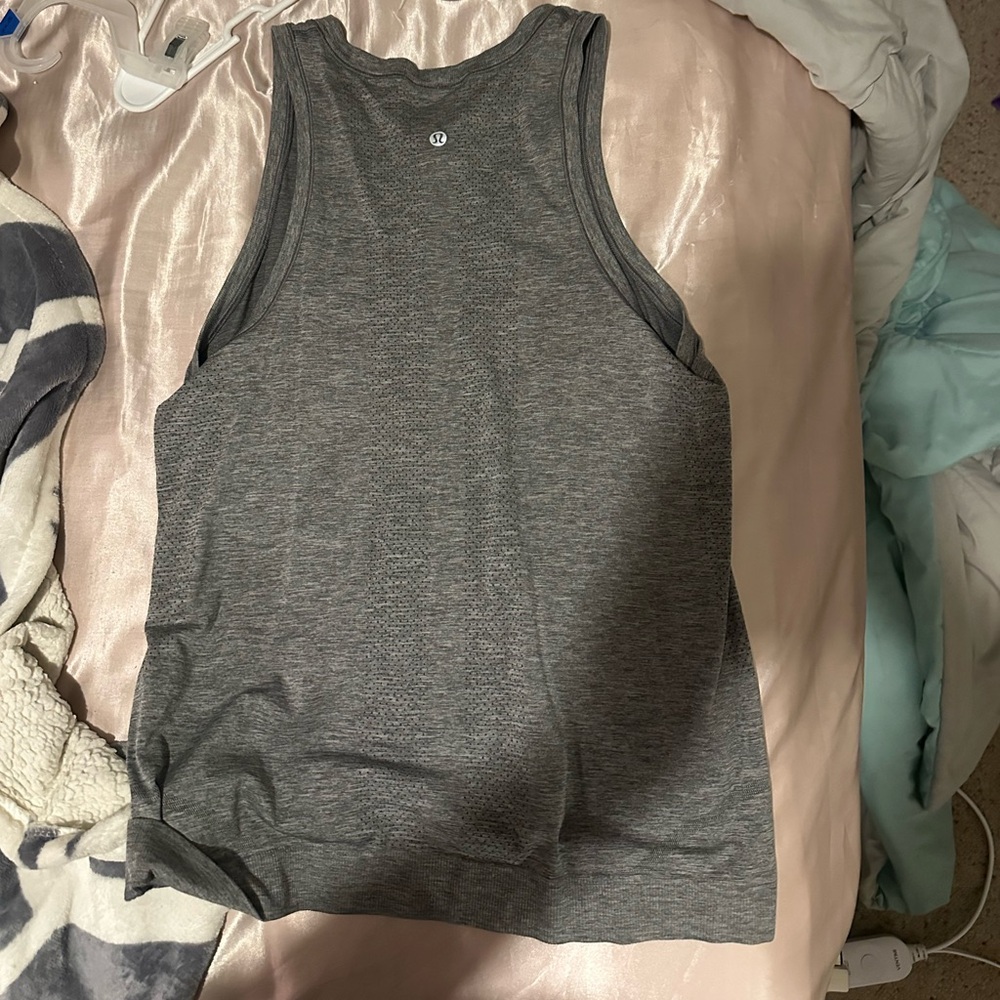 lululemon athletica Woman’s Heather Gray Performance Tank Top